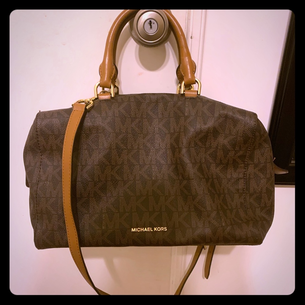 Amina’s Closet 💕 authentic Micheal Kors speedy
